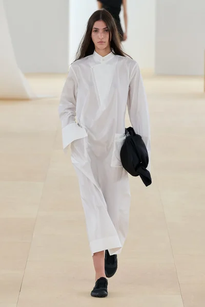 Look 19